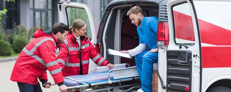 que hacen los tecnicos de ambulancias